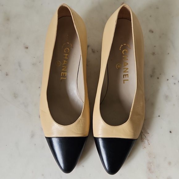 CHANEL: Classic Vintage two tone block heels - Picture 5 of 8